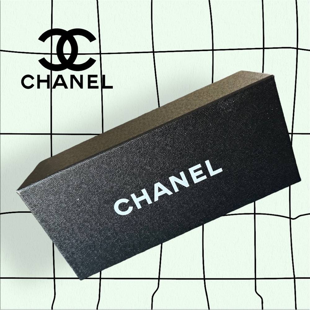 Chanel Box (H)
